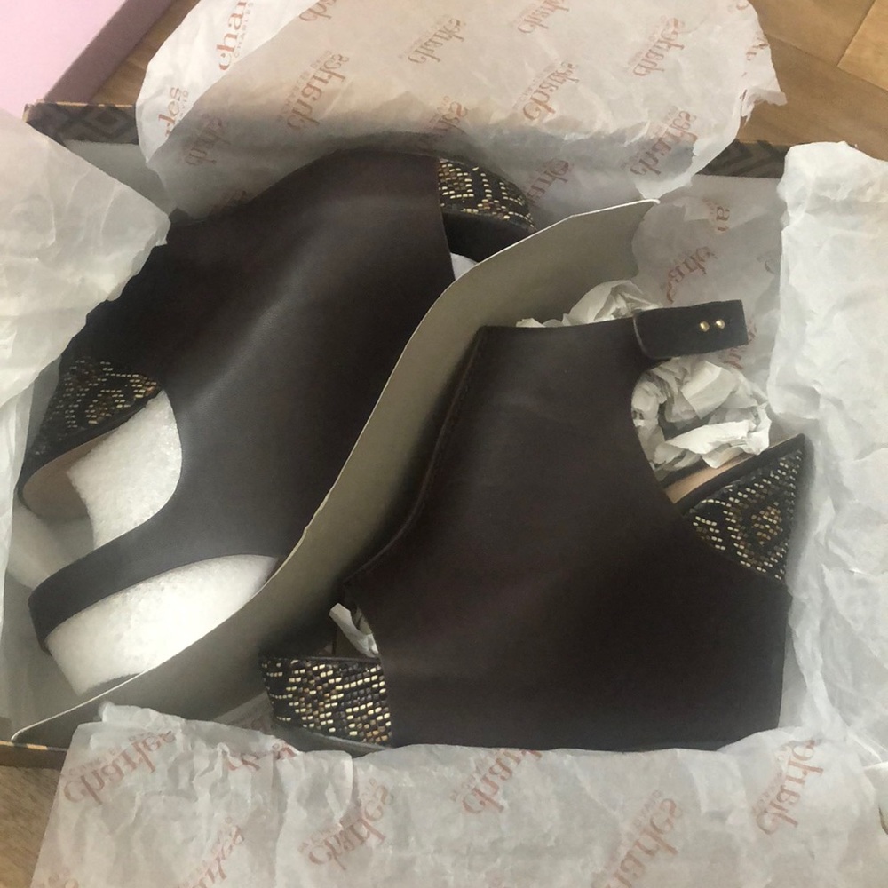 Wedge shoes